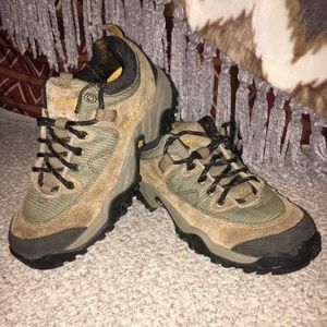 Columbia trail/hiking tennis shoes